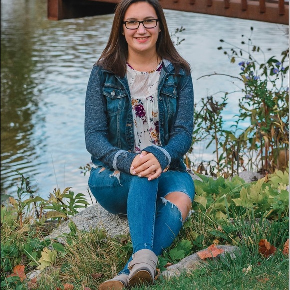 Meet your Posher, Katie - Picture 3 of 4